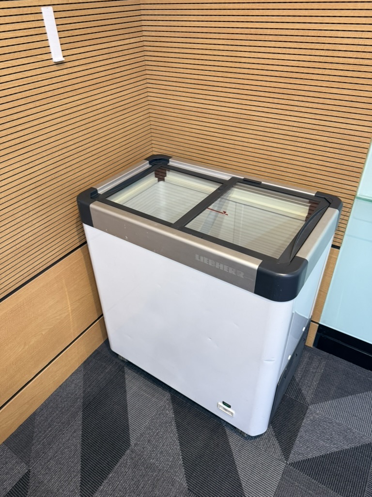 南港展覽館會議室內租賃的迷你玻璃冷凍櫃