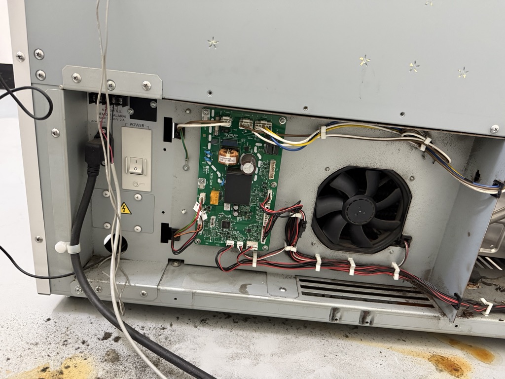 PHCbi 疫苗冰箱機背控制板與 REMOTE ALARM 乾接點端子配線工程